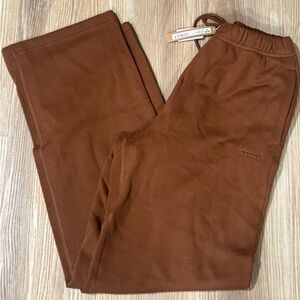 Skims Classic Straight Leg Pant in the color Bison, size XS. NWT